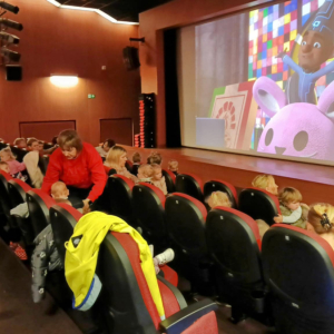 Wyjście do kina na bajkę „Elfy rozrabiają”