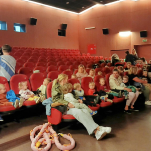 Wyjście do kina na bajkę „Elfy rozrabiają”
