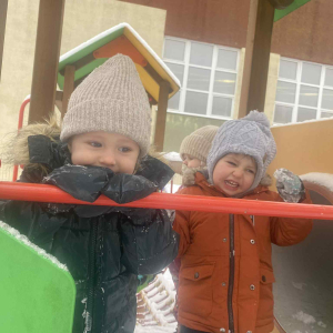 zabawa na placu żłobkowym