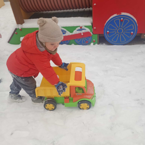 zabawa na placu żłobkowym