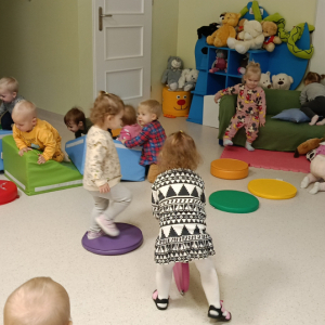 ZABAWA RUCHOWA W SALI