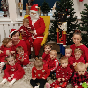 ZDJĘCIE GRUPOWE Z MIKOŁAJEM