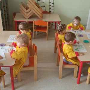 Dinozaur zabawa plastyczna