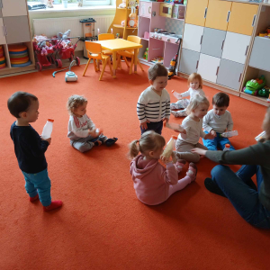 bawimy się grzechotkami