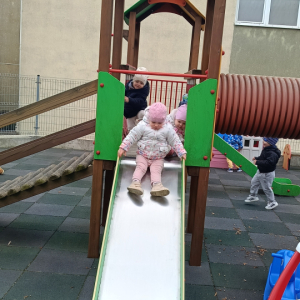 Zabawy ruchowe na placu zabaw